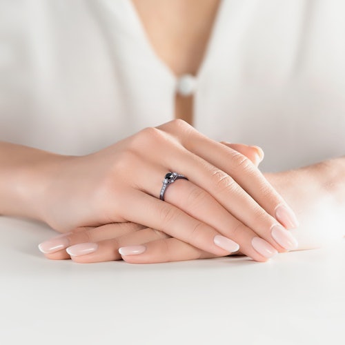 Pierścionek zaręczynowy Dream: czarne złoto, czarny diament